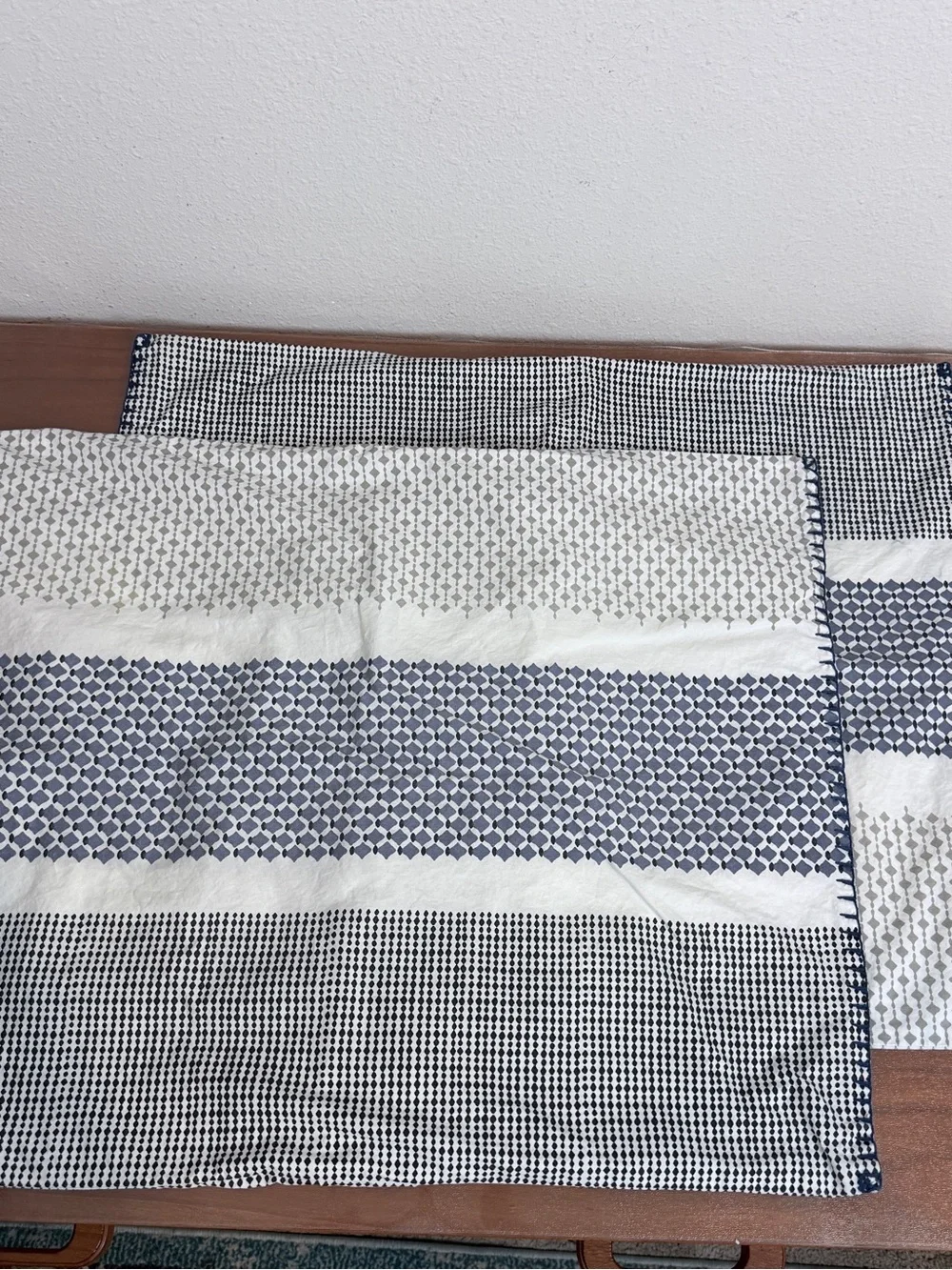 Crate&Barrel Medina Navy and White Geometric Duvet Cover & Shams Set Full/Queen